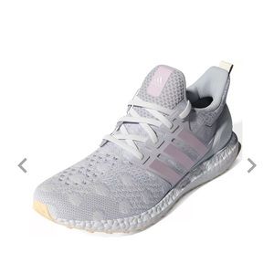 Adidas ultraboost 5.0 NWT pink “grey”( looks white) with dots size. Never worn